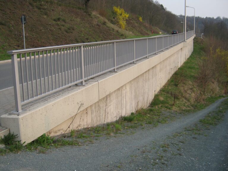 Ausbau Papiermühlenweg BA III, Neubau Stützwand in Greiz