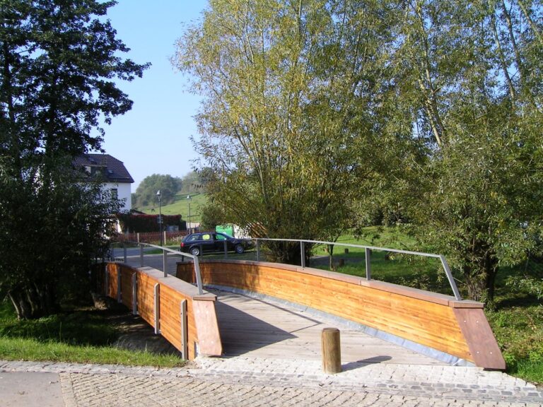 Errichtung einer Fußgängerbrücke über den Gessenbach in Gera OT Collis
